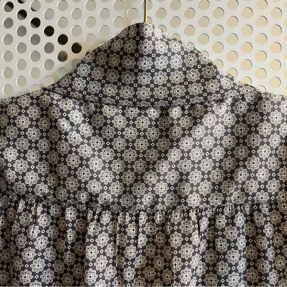 Banana Republic Cowl Neck Top Size XS in Grey/Sand Geometric Print GUC - Picture 8 of 9